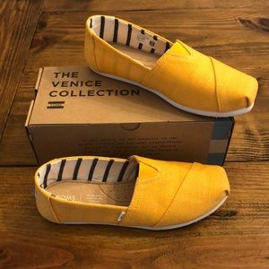 Gold Toms Classics - size 9
